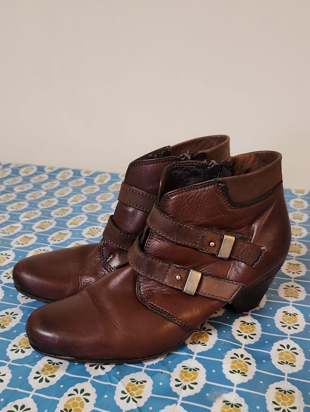 Taos Women Alto Ankle Boot 39 8 / 8.5 Cognac Brown Leather Stacked Heel Comfort